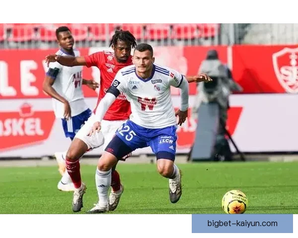 里尔边路进攻状态回暖，球队表现值得关注