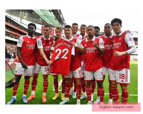 利兹联中场组织持续提升，球队在新赛季表现稳健